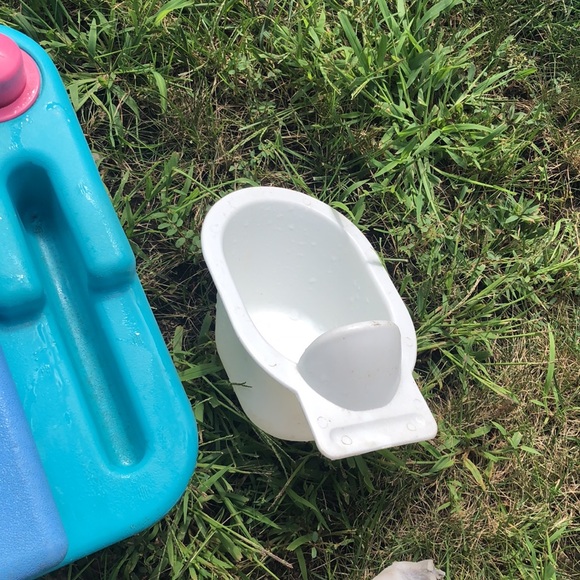 portable toilet -Great camping toilet easy to wash go anywhere with this! - Picture 5 of 6